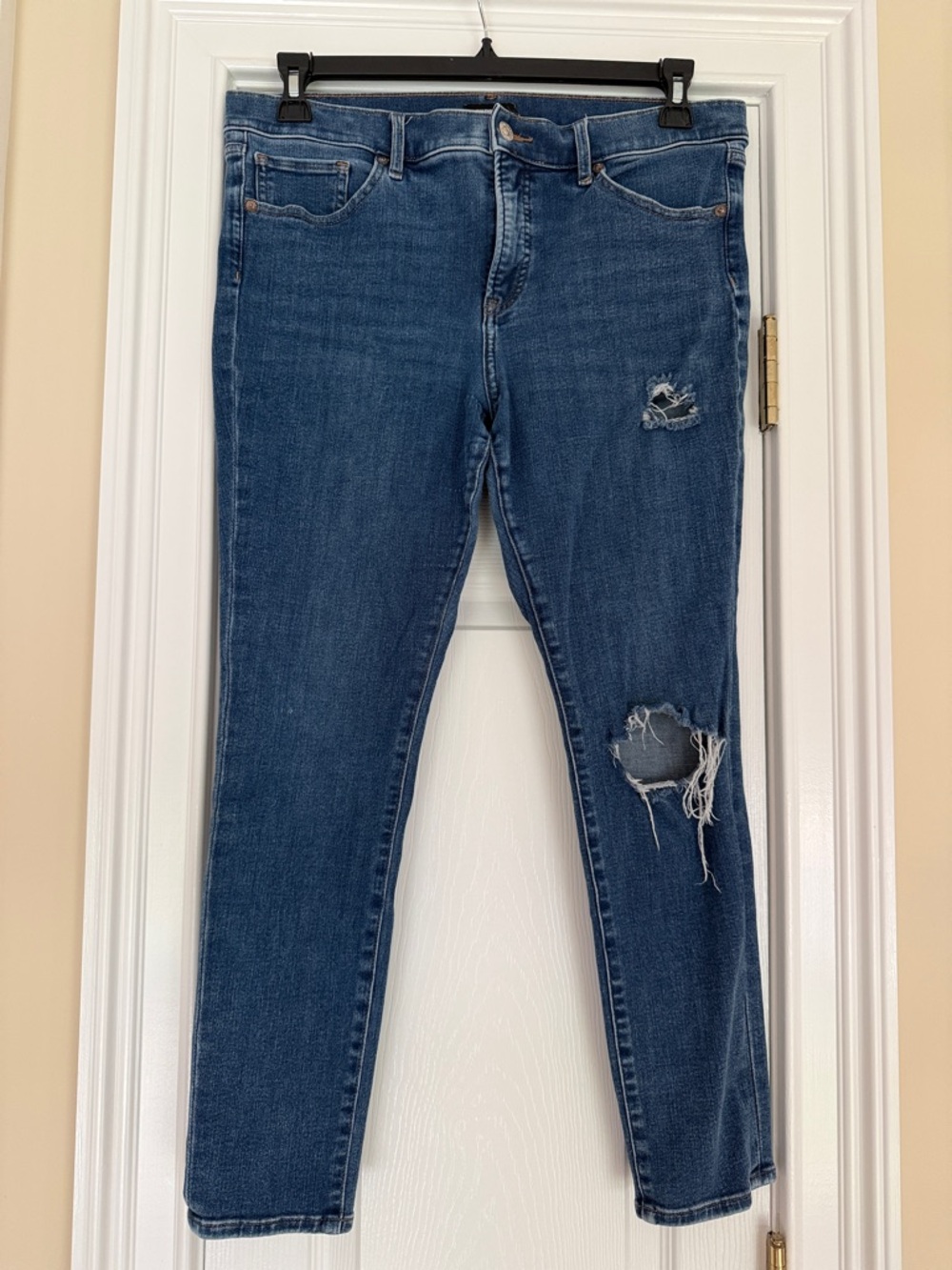 Women’s Dark Blue Distressed Skinny Jeans